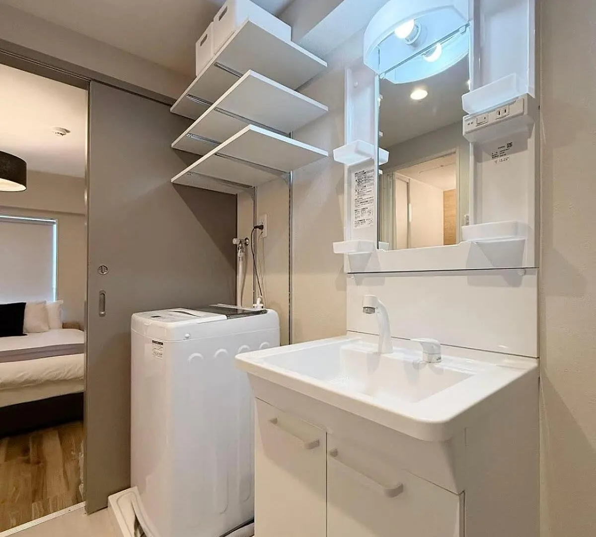 Clio Matoba - Fully Equipped Studio Getaway Хиросима